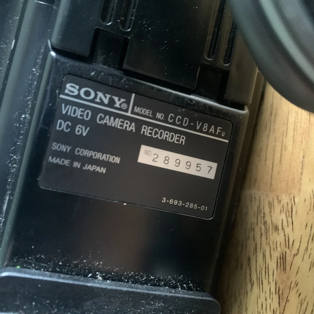 SONY CCD-V8AF /AFu Video8 8mm Video Camera Recorder With Accessories READ